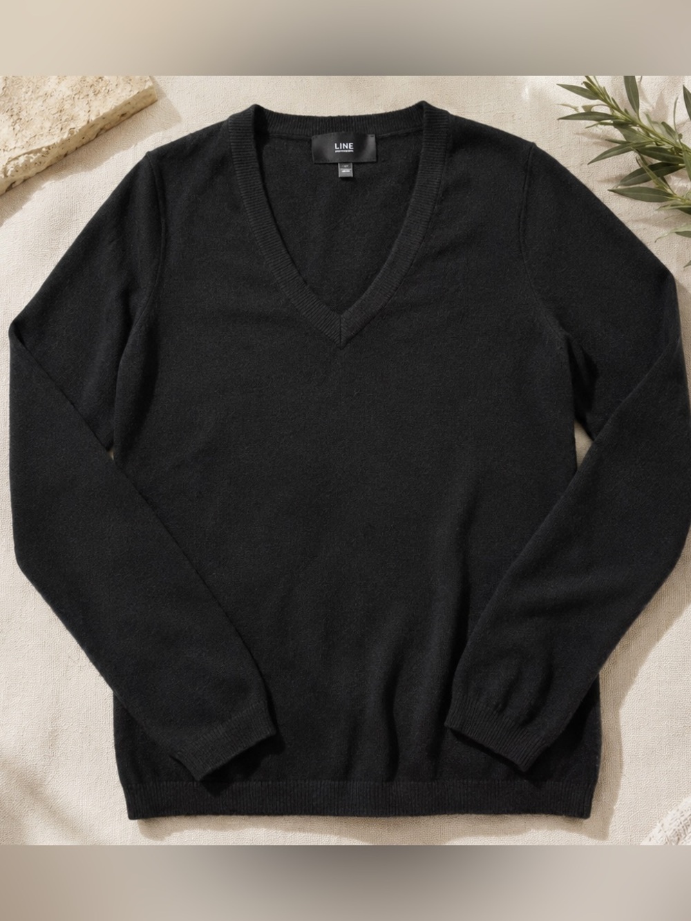 Black Cashmere Sweater 100% Cashmere V-Neck Lightweight MSRP $295 LINE Small